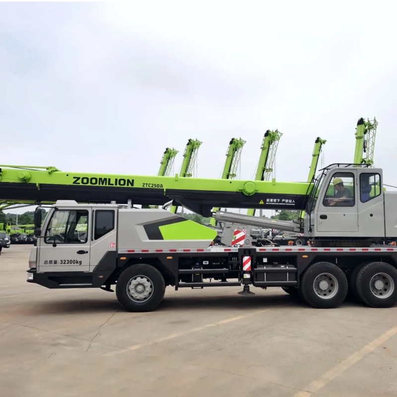 Grue pour poids lourds ZOOMLION 25 tonnes ZTC250A