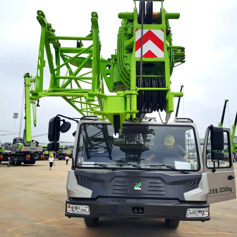 Grue pour poids lourds ZOOMLION 25 tonnes ZTC250A