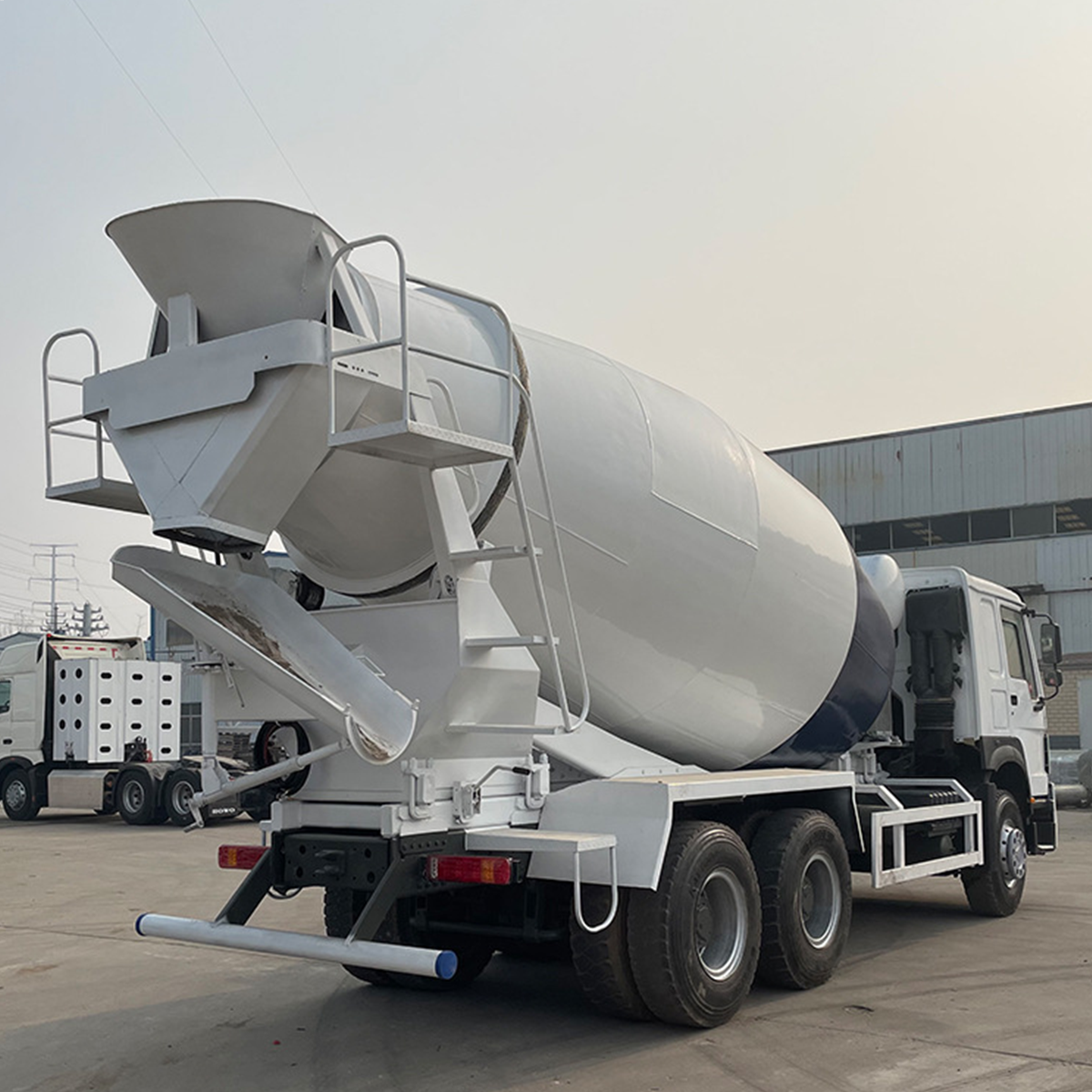 Exportation du camion malaxeur à béton Sinotruk Howo 371 64
