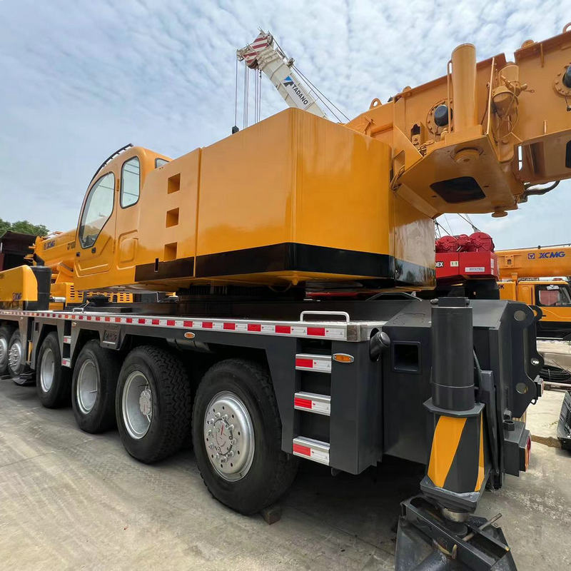 Grue sur camion XCMG QY100K/XCT100 de 100 tonnes