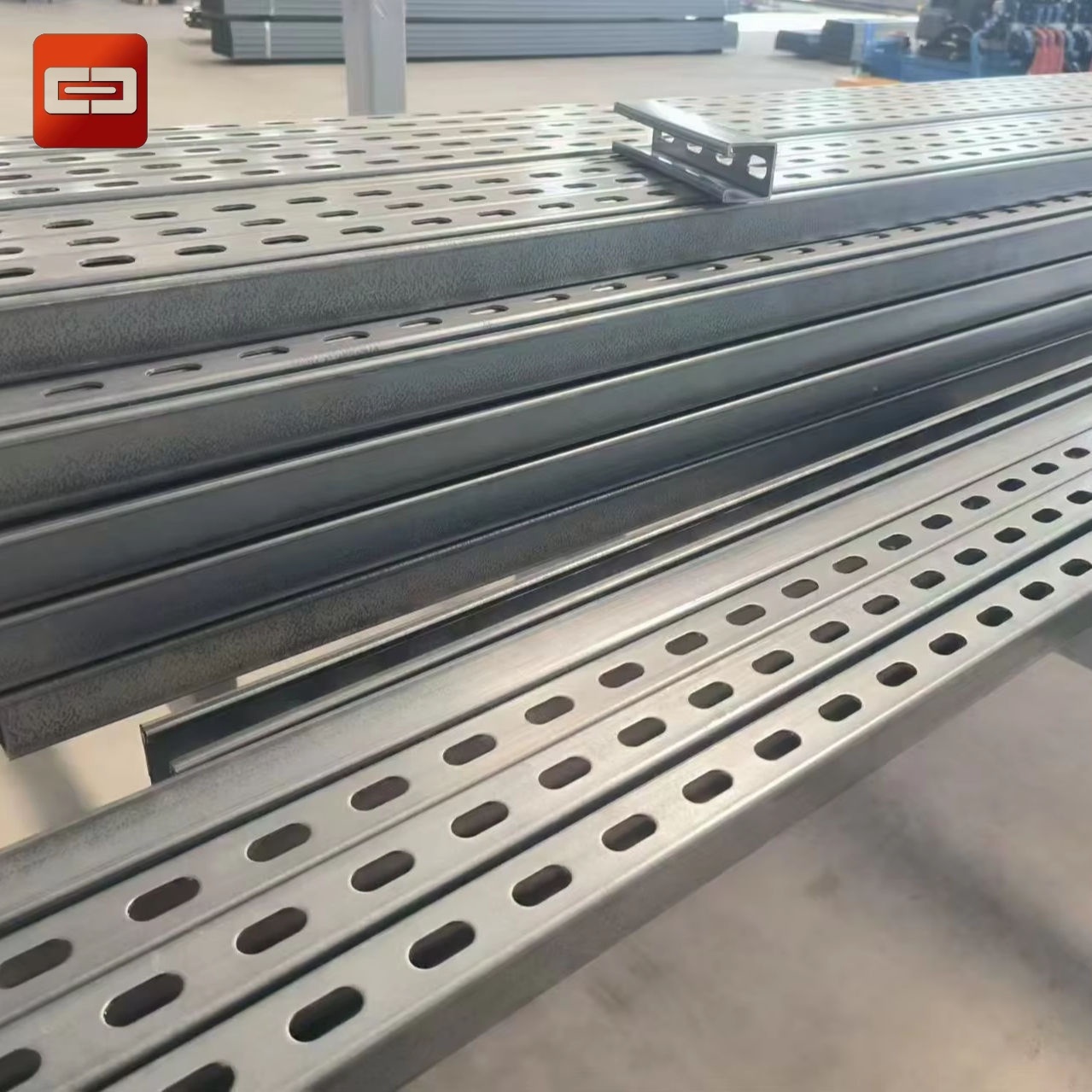 Canal de soporte galvanizado por inmersión en caliente para cables de exterior