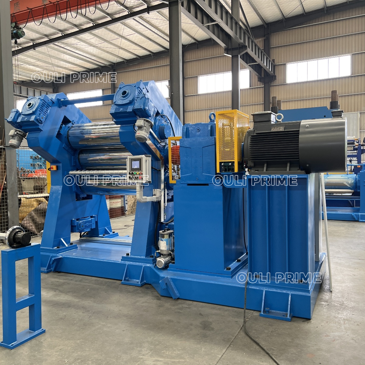 Machine à calandre en caoutchouc