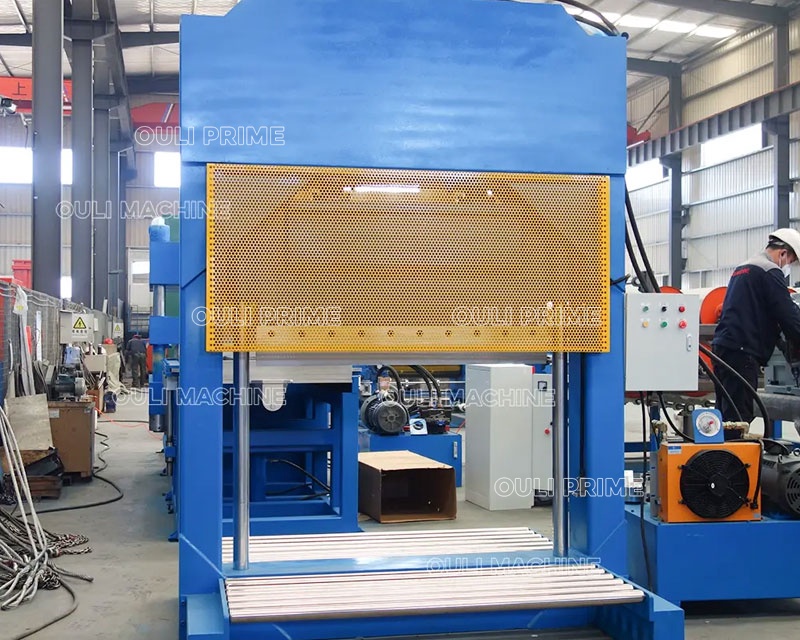 Découpeuse guillotine pour caoutchouc