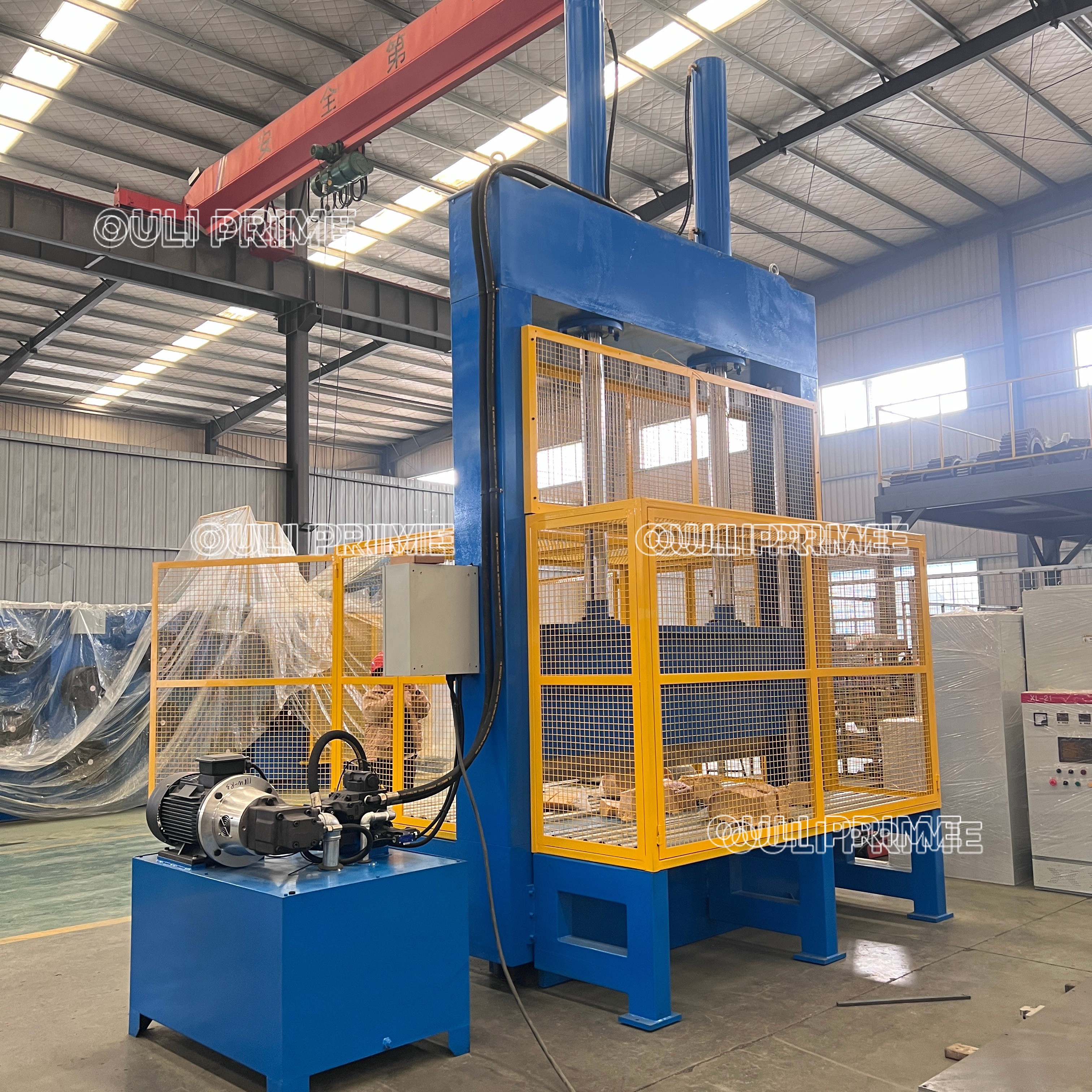 Máquina Guilhotina de Corte Vertical para Bobinas de Filme PET, Bobinas Plásticas e Bobinas de Papel Reciclado