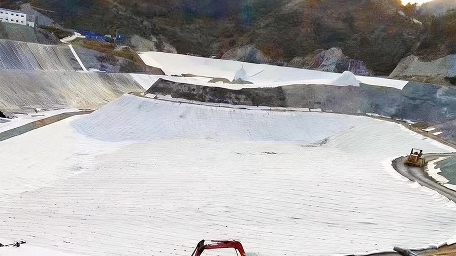 What are the functions of bentonite waterproofing blankets?