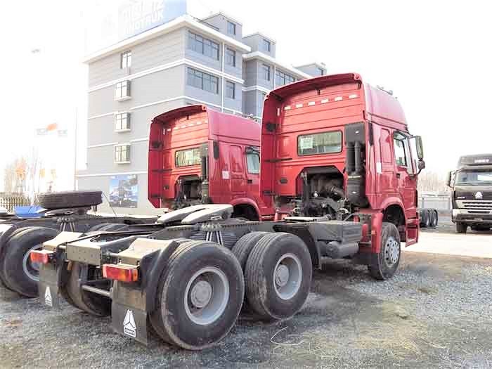 Howo 375HP Tractor Truck rear three-quarter view showing fifth wheel and rear chassis شاحنة جرار هاوو 375HP