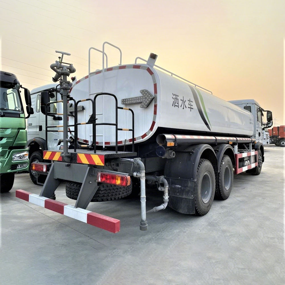 شاحنة صهريج مياه HOWO 6×4