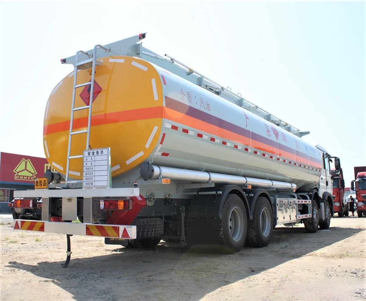 HOWO 340HP 8x4 fuel tanker truck rear three quarter view showing rear valves and heavy duty tank structure شاحنة صهريج وقود HOWO 340 حصان 8×4