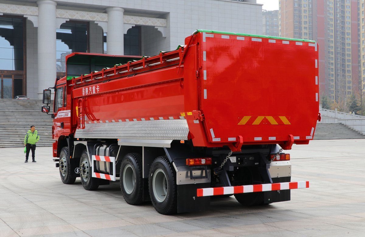 شاحنة قلابة شاكمان L3000 بقوة 350 حصان وبنظام الدفع 8×4