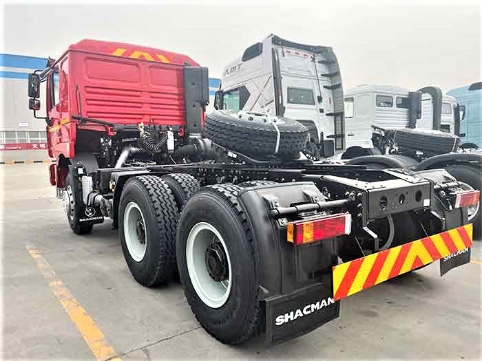 شاحنة جرارة شاكمان F3000 6X4 بقوة 400 حصان