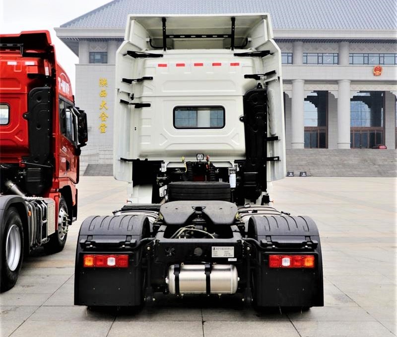شاحنة جرار Shacman X3000 4×2 بقوة 440HP