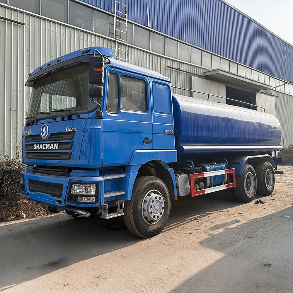 شاحنة صهريج مياه شاكمان F3000 6x4 بقوة 380 حصان