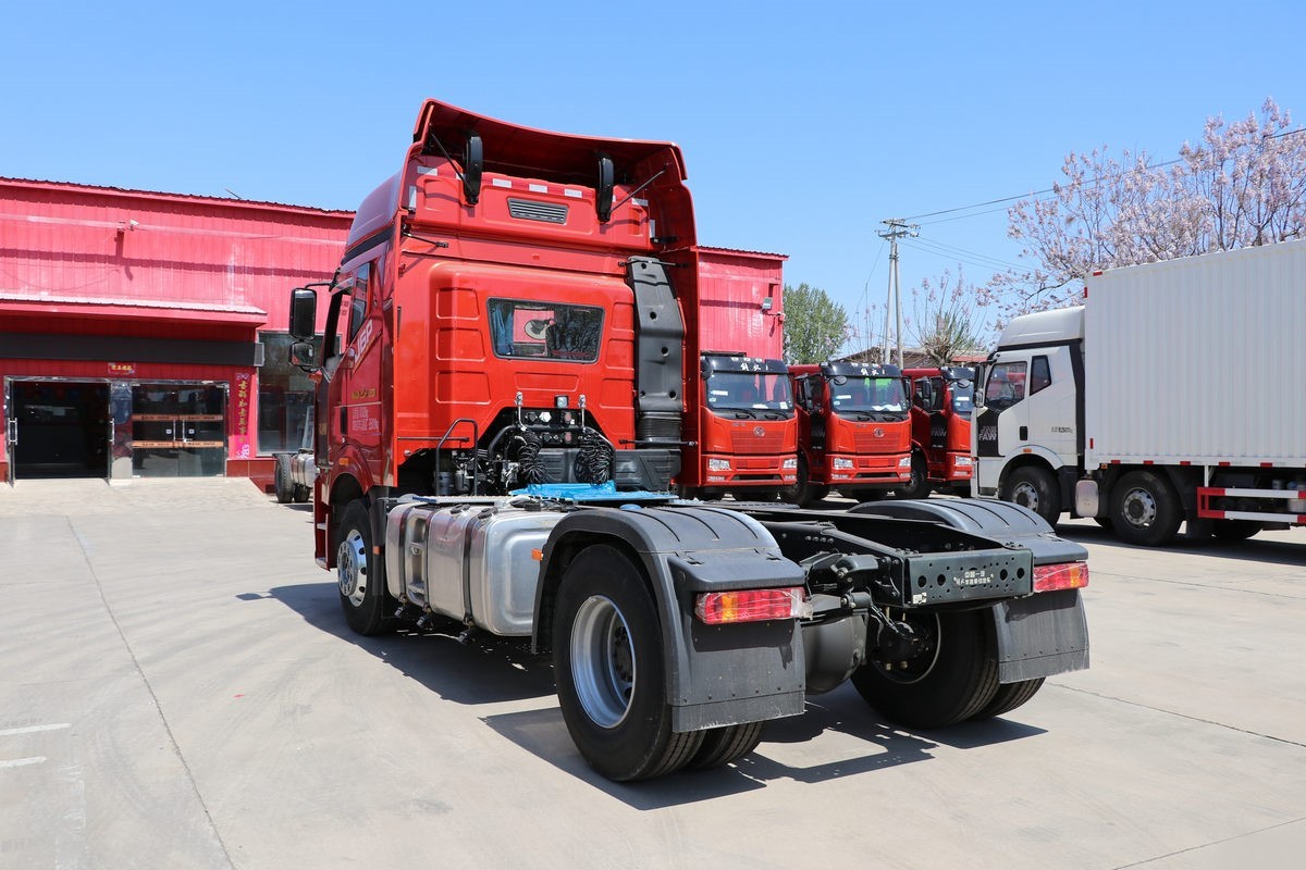 شاحنة جرار FAW J6P 460HP 4×2