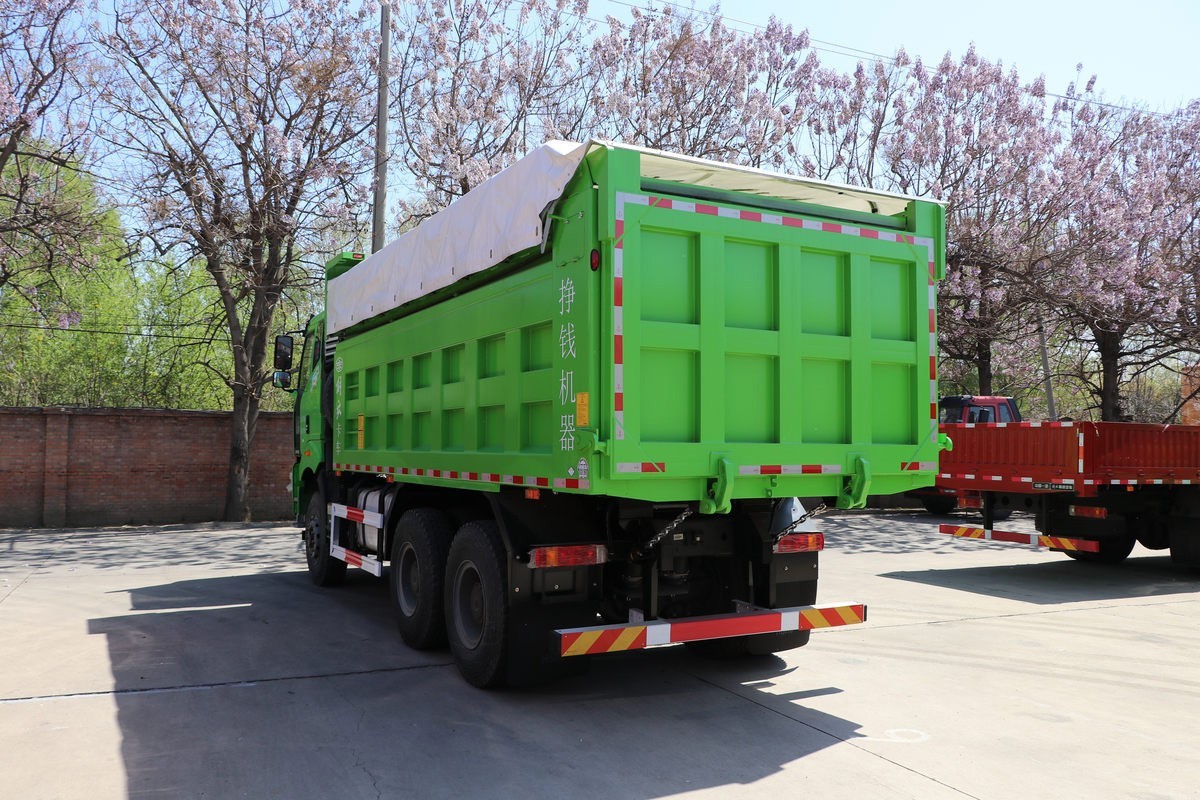 شاحنة تفريغ FAW J6P 6×4 بقوة 420 حصان