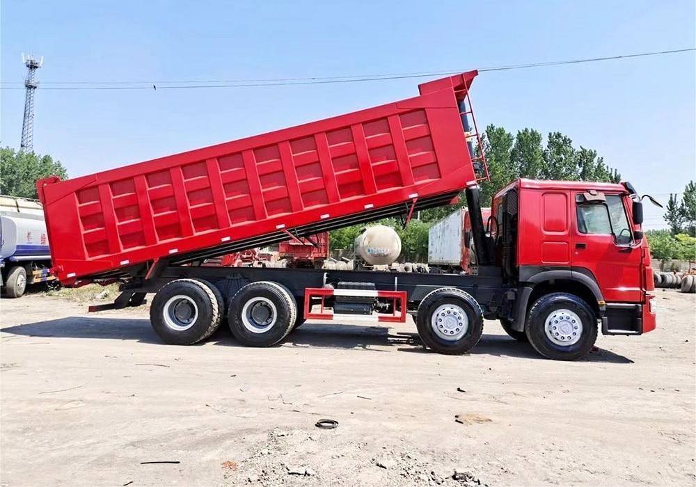 Camion-benne HOWO 420 ch 8x4