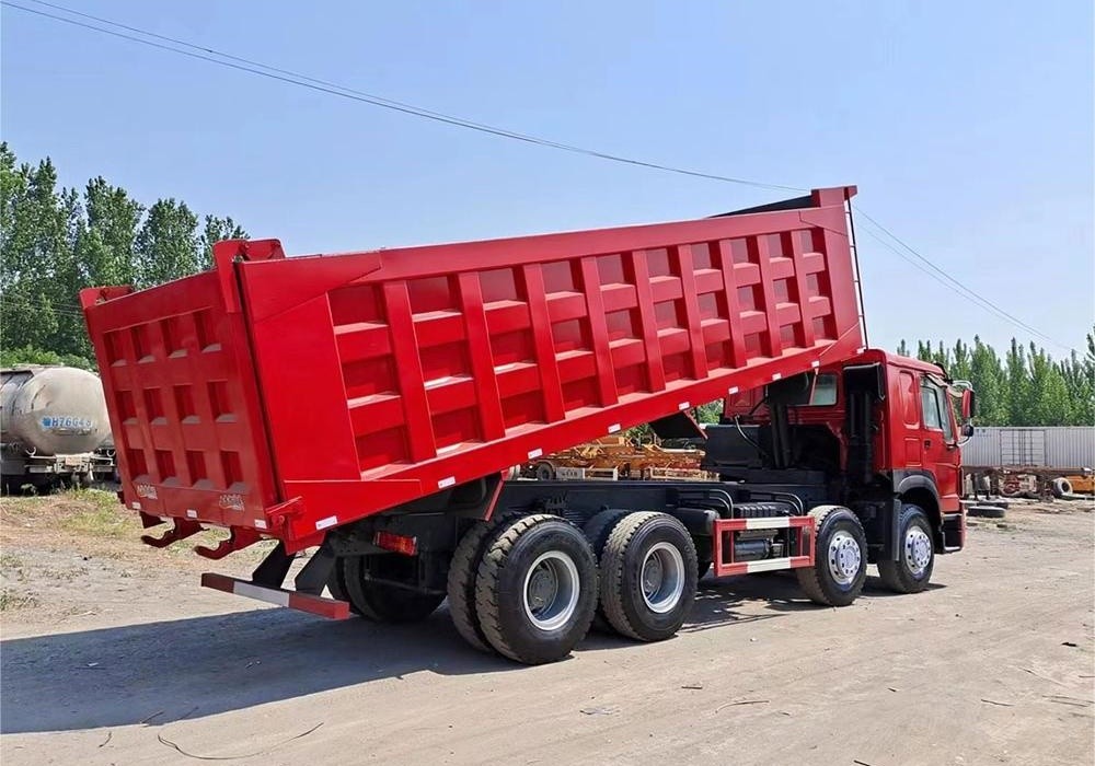 Camion-benne HOWO 420 ch 8x4