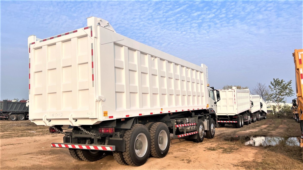 Camion-benne Howo NX 8X4