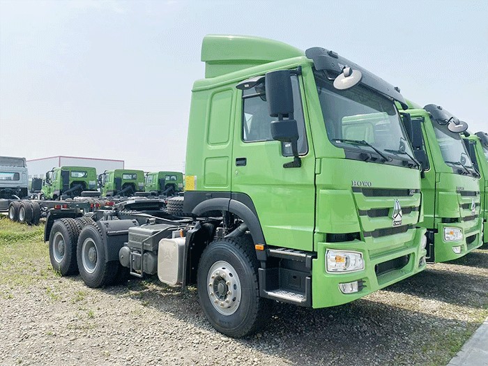 HOWO 430HP 6x4 Tractor Truck front 3/4 view highlighting cabin, headlights, and reinforced chassis HOWO 430HP 6×4 Camion tracteur