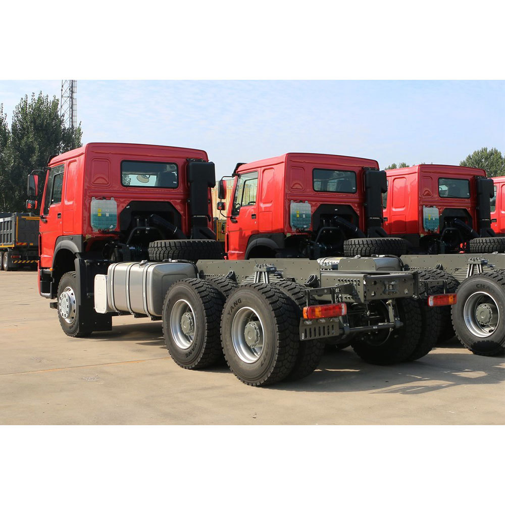 HOWO 380HP 6x4 Tractor Truck rear 3/4 view showing fifth wheel coupling and rear axles Camion tracteur HOWO 380HP 6×4