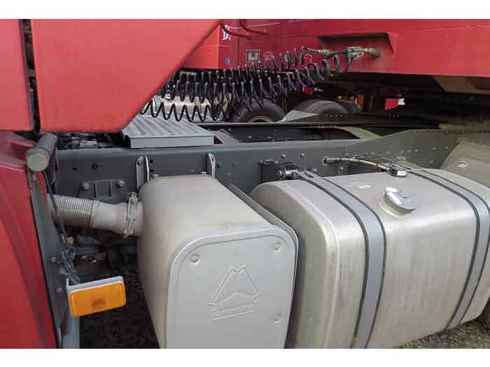 Heavy-duty truck fuel tank with large capacity for long-haul transportation Camion tracteur Howo 375HP