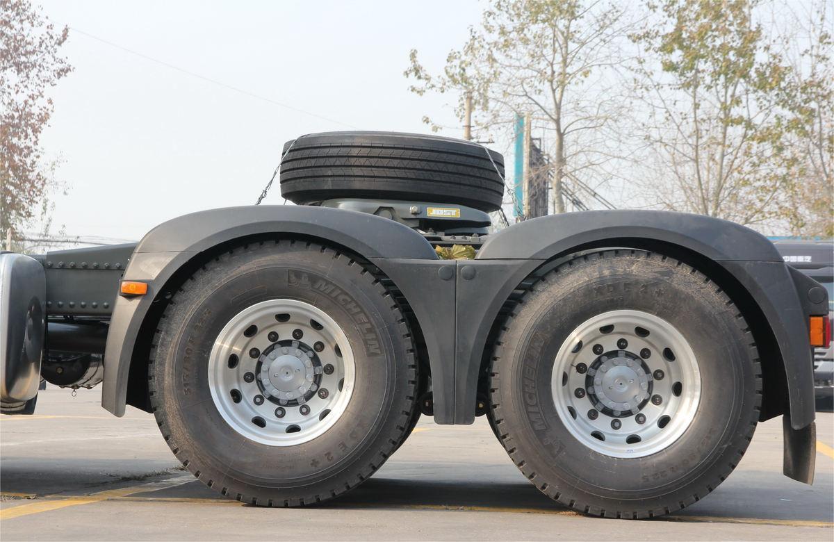 HOWO A7 420HP 6x4 tractor truck tire detail designed for long-distance and heavy-load transport HOWO A7 420HP 6×4 Camion tracteur