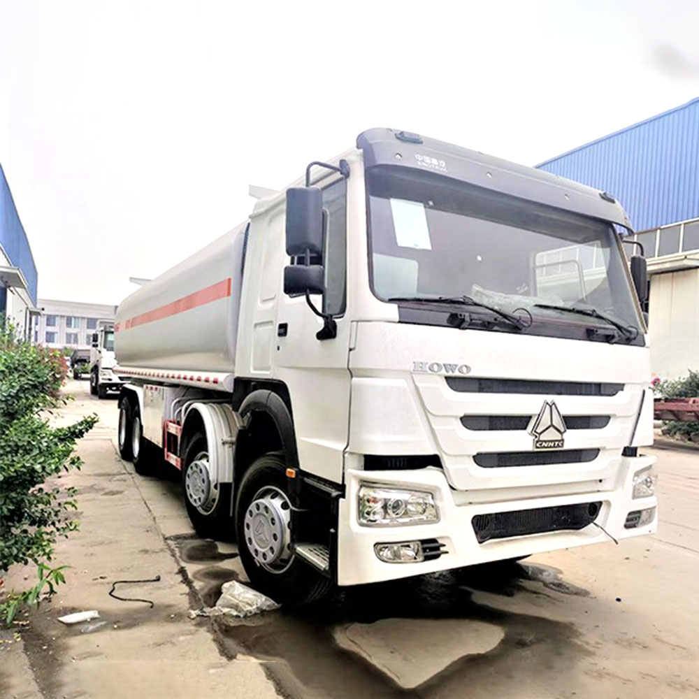 Camion-citerne à carburant HOWO 8×4