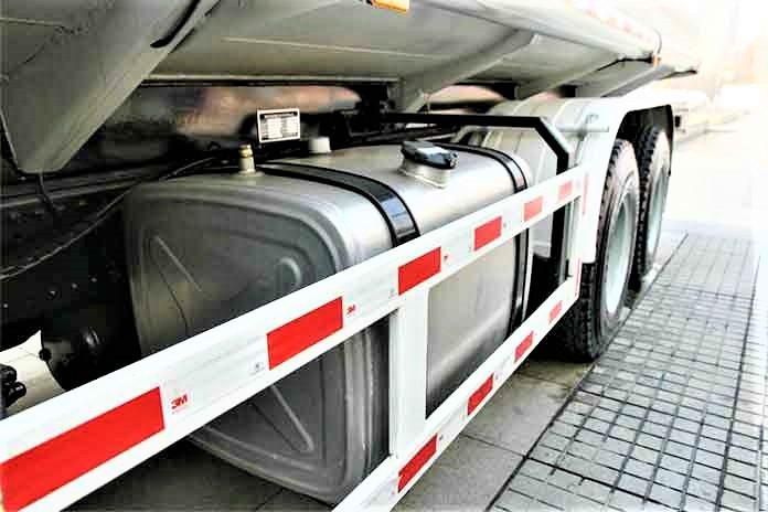 Camion-citerne Shacman M3000 8×4