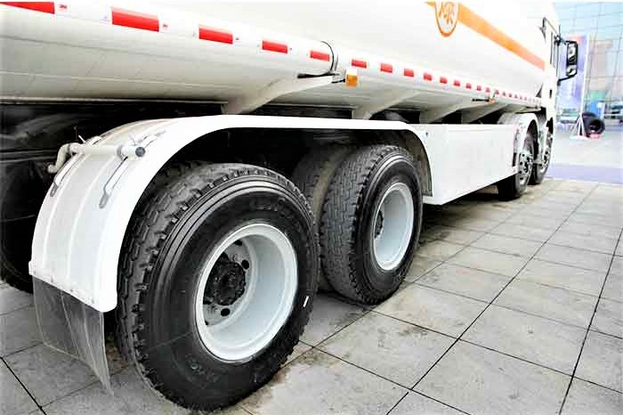 Camion-citerne Shacman M3000 8×4