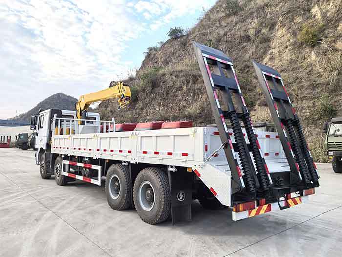Grue embarquée Shacman F3000 8×4
