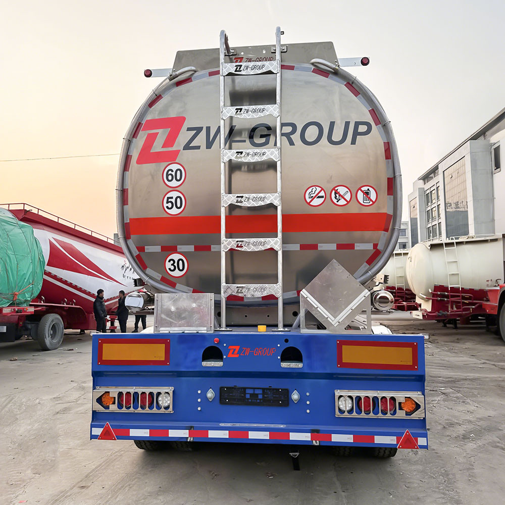 Semi-remorque-citerne en aluminium d'une capacité de 45 000 litres