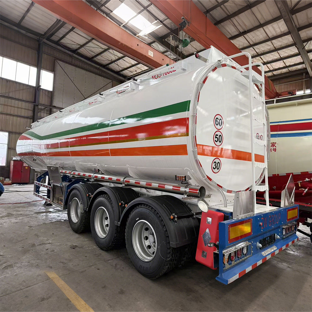 Semi-remorque citerne à carburant en aluminium de 45 000 litres à 3 essieux