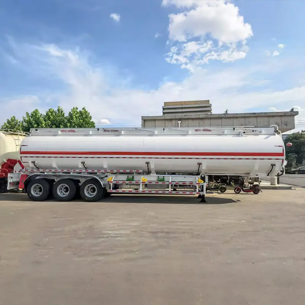 Semi-remorque citerne à carburant en acier au carbone de 45 000 litres à 3 essieux