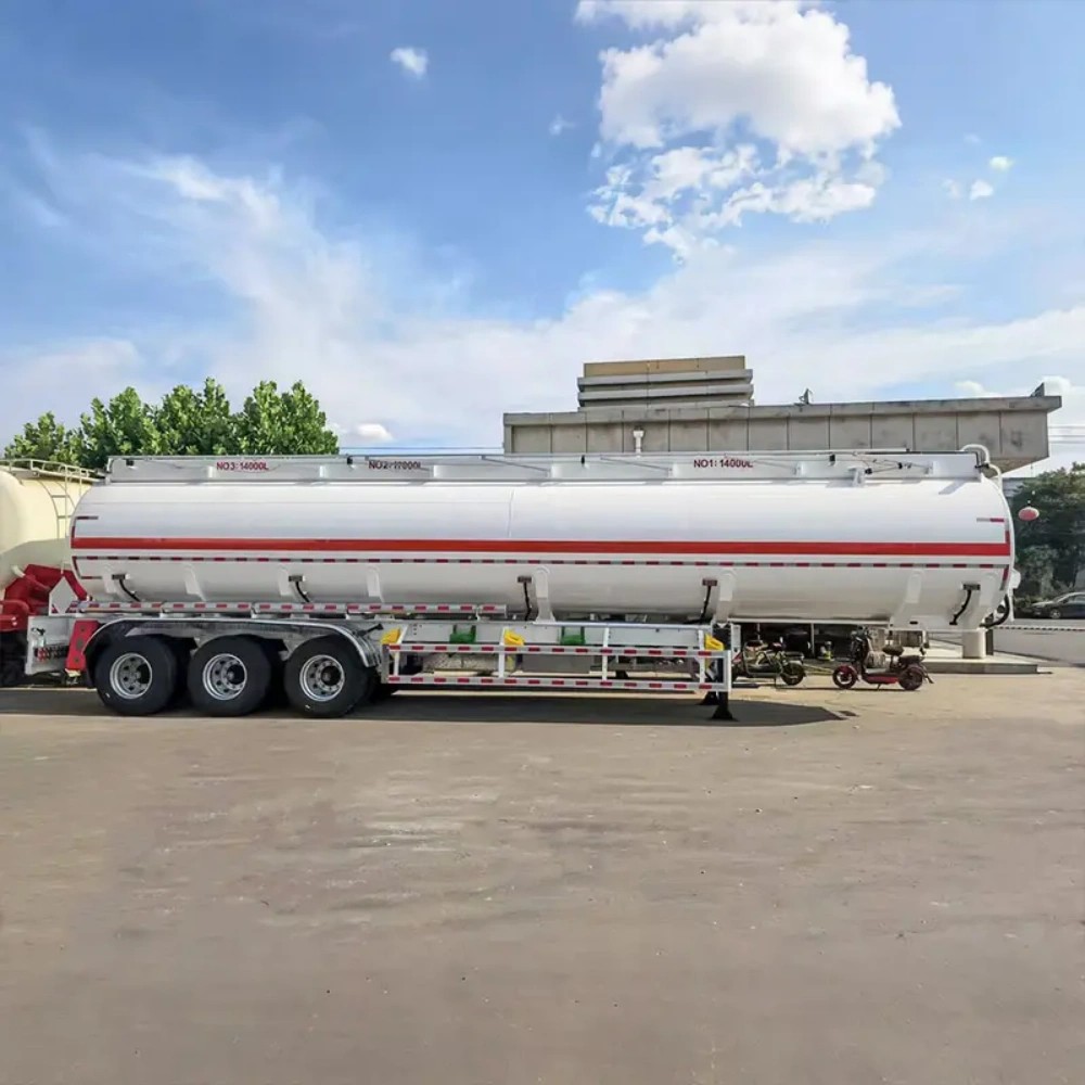 Semi-remorque citerne à carburant en acier au carbone de 45 000 litres à 3 essieux