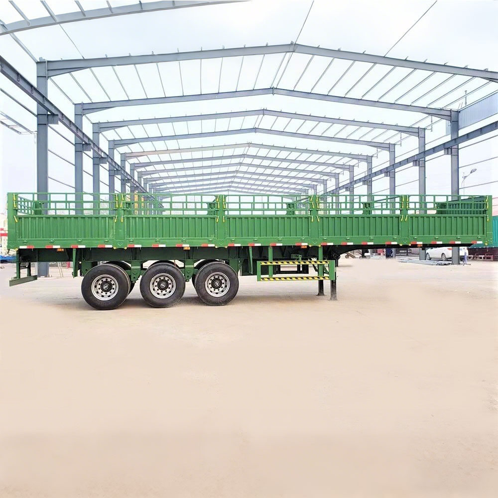 3 axle 40FT sidewall semi trailer side view showing long cargo platform and removable side walls Remorque à parois latérales 3 essieux 40FT