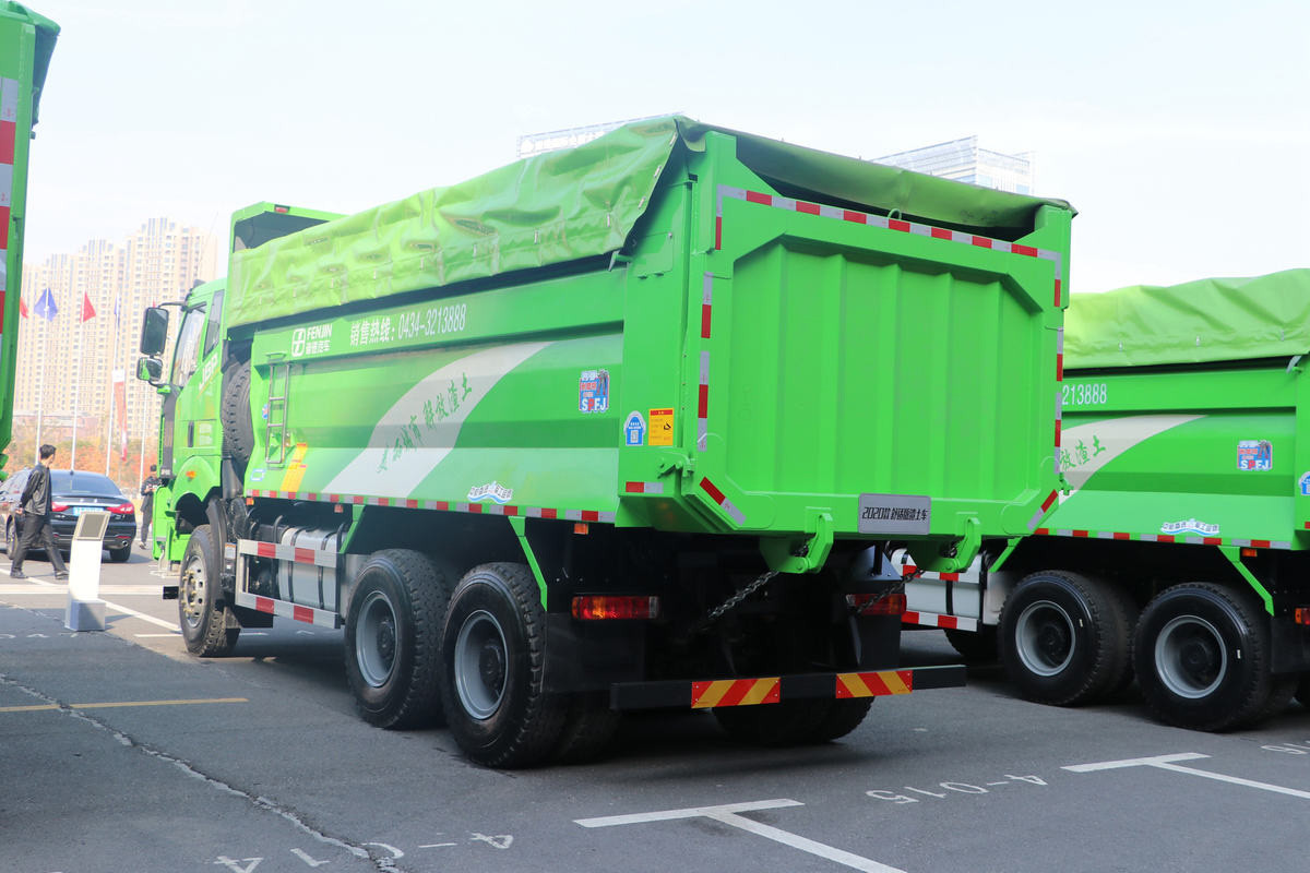 Camion à benne FAW J6P 6×4 390HP
