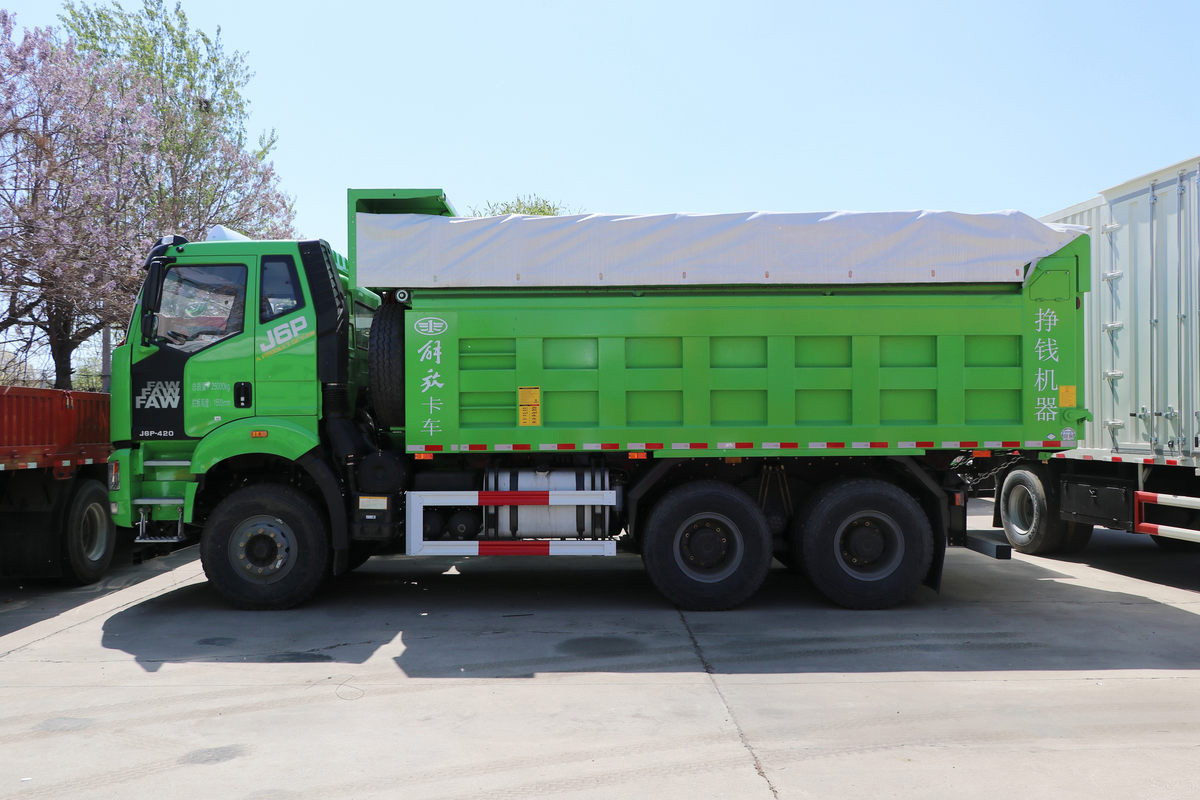 Camion à benne basculante FAW J6P 6×4 420HP