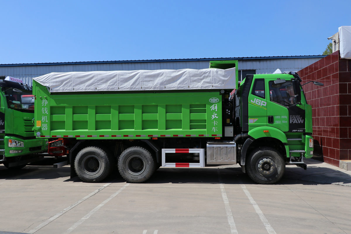 Camion à benne basculante FAW J6P 6×4 420HP