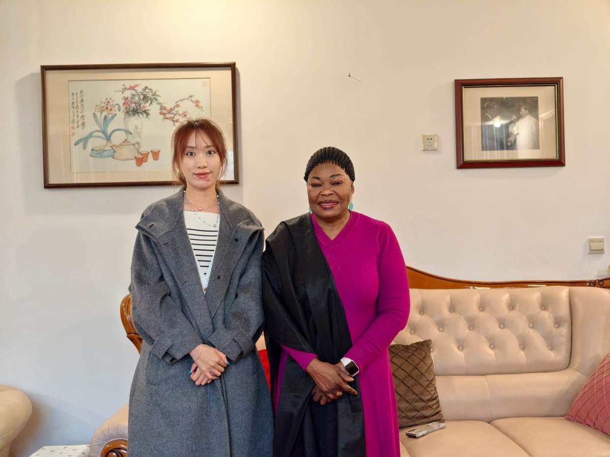 Le président Ivan Sun rencontre l’ambassadeur de Guinée au sujet de l’approvisionnement en poids lourds