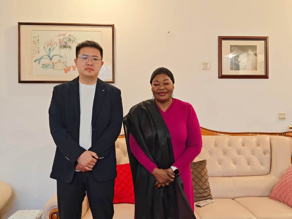 Le président Ivan Sun rencontre l’ambassadeur de Guinée au sujet de l’approvisionnement en poids lourds