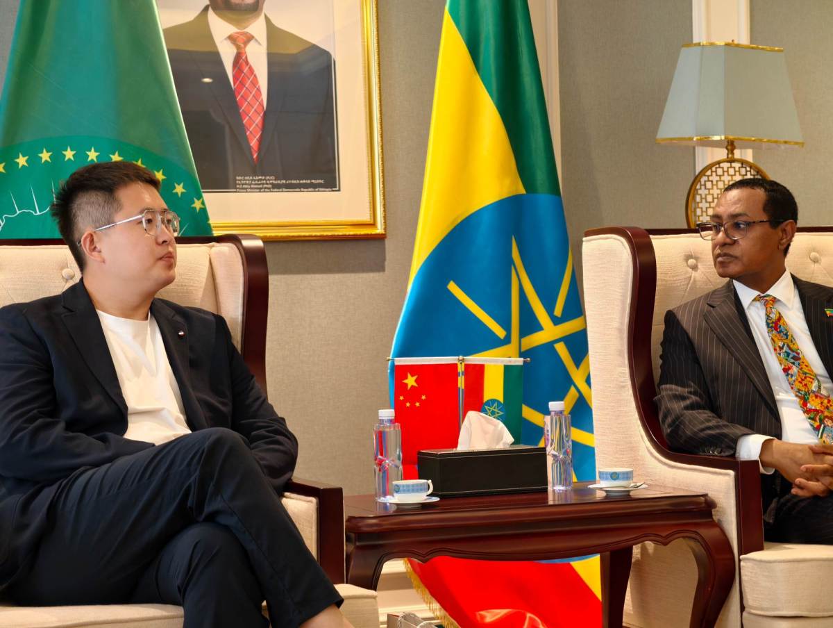 Le groupe ZW rencontre l'ambassadeur d'Éthiopie pour renforcer la coopération dans les secteurs du transport et des machines.