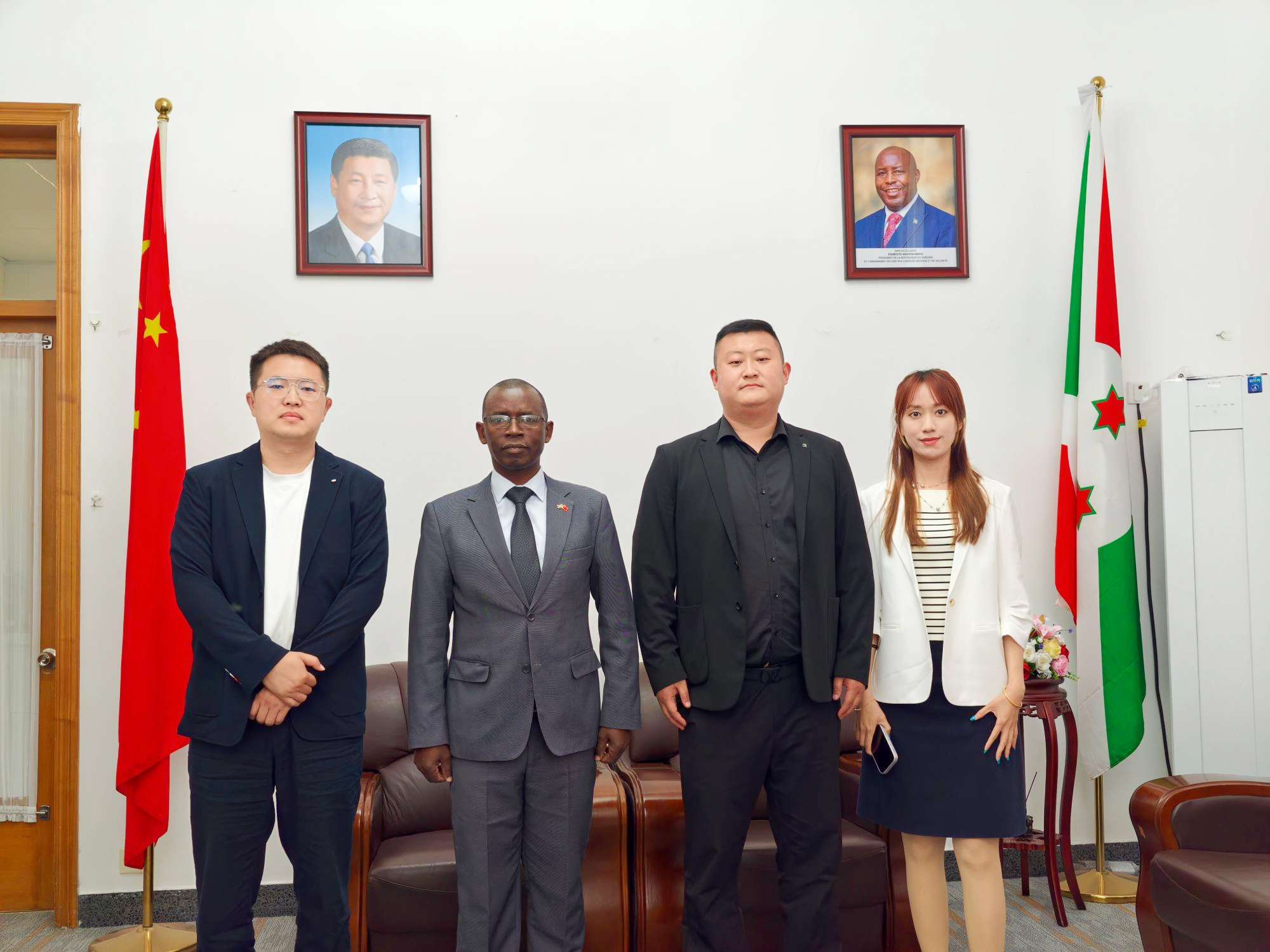ZW Group rencontre l’ambassadeur du Burundi pour explorer une coopération dans les camions, remorques et machines