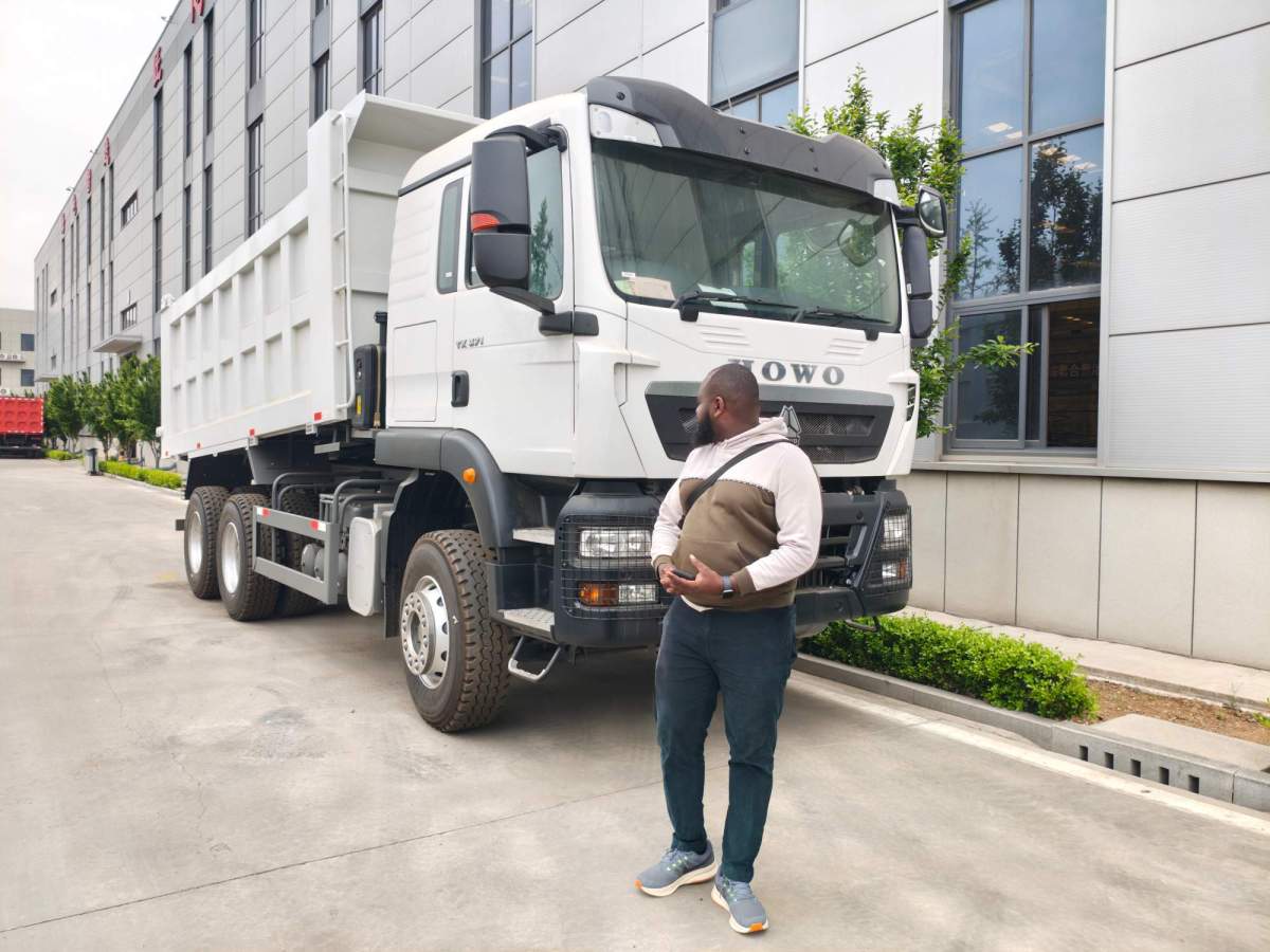 Pourquoi les propriétaires de flottes rwandais visitent-ils ZW Group pour les camions-bennes HOWO TX ?