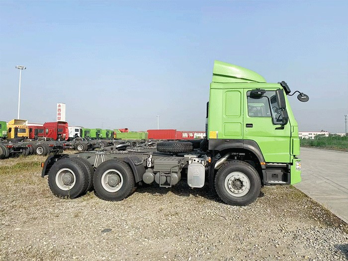 Caminhão Trator HOWO 430HP 6×4