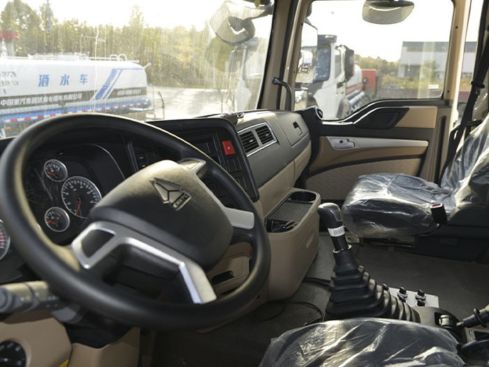 Caminhão Tanque HOWO T7H 440HP 6×4