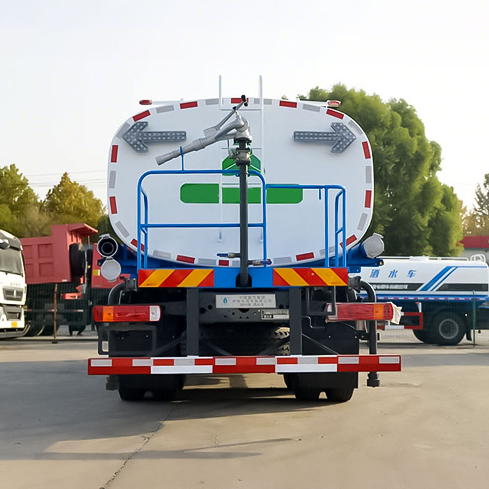 Caminhão-tanque de água HOWO 8×4 310HP