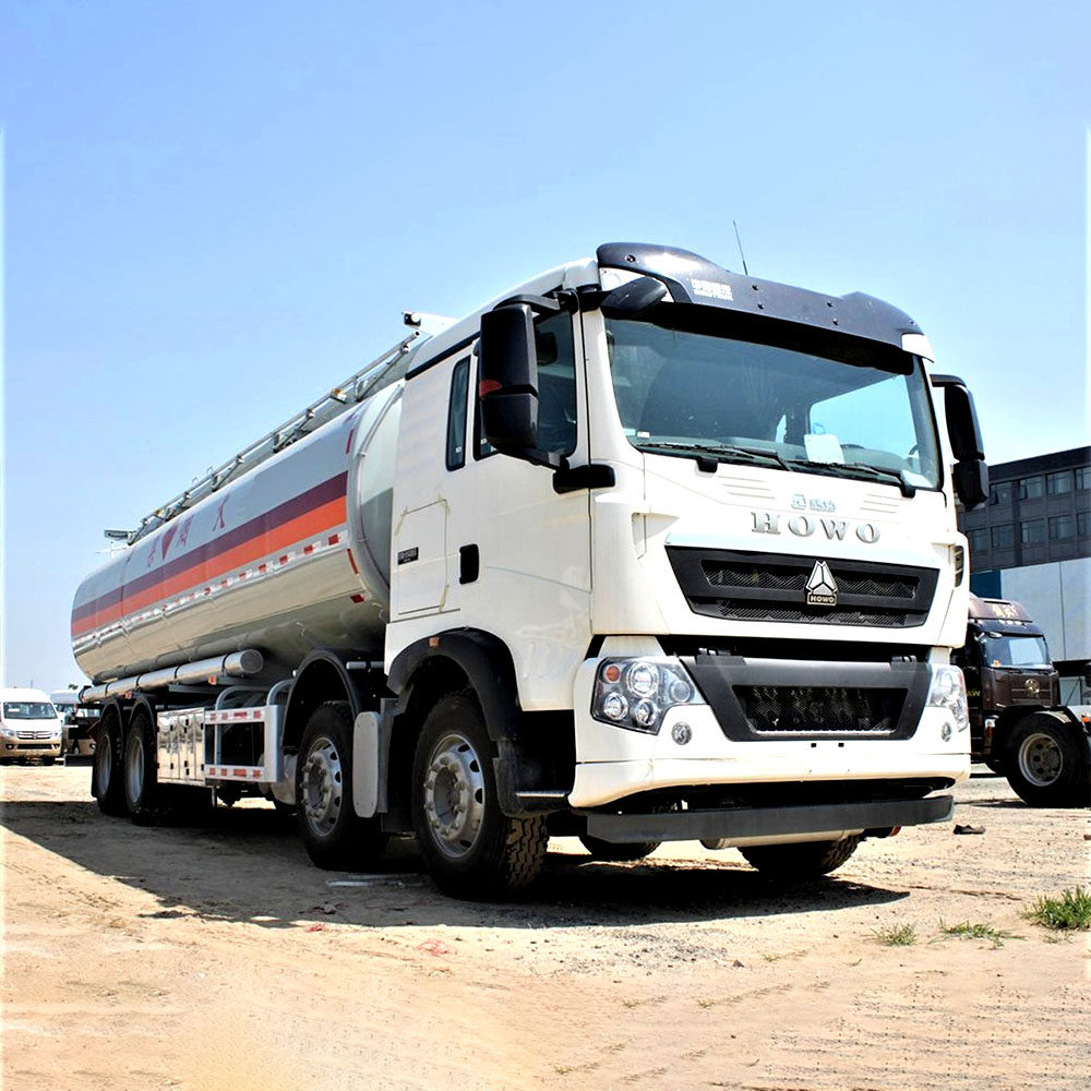Caminhão Tanque HOWO 340HP 8x4