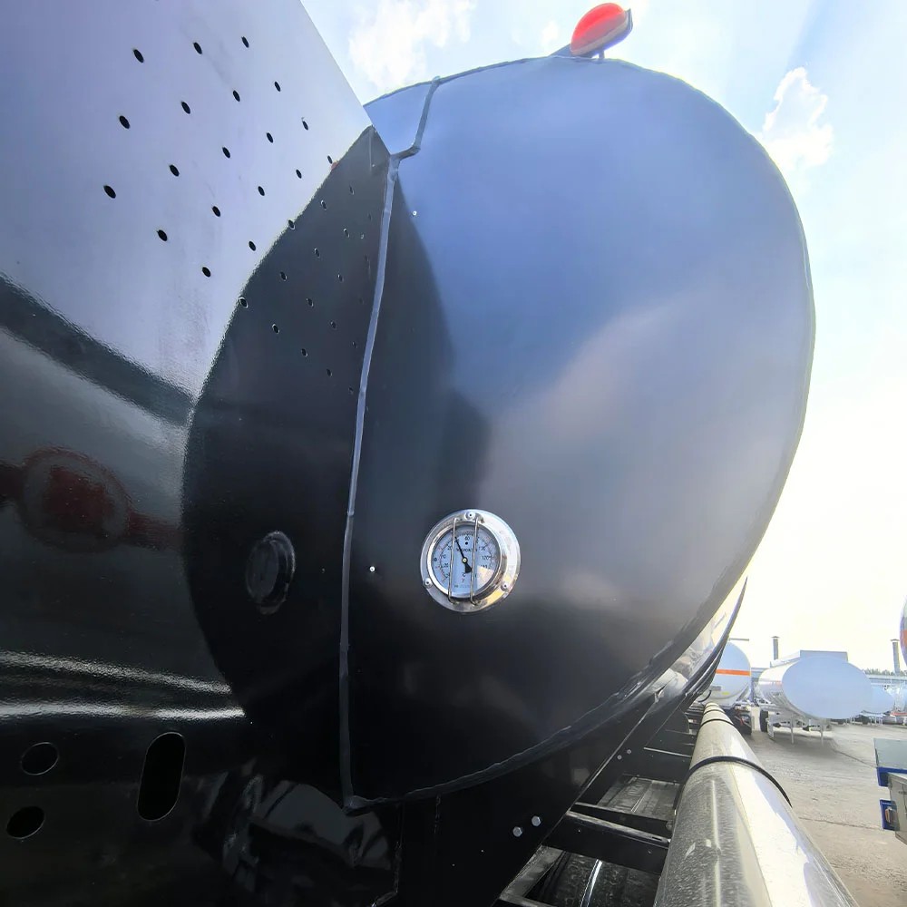 3 axle 30000L chemical tank trailer tank body detail showing corrosion resistant structure and smooth inner lining Reboque de Transporte de Asfalto Quente com 3 Eixos