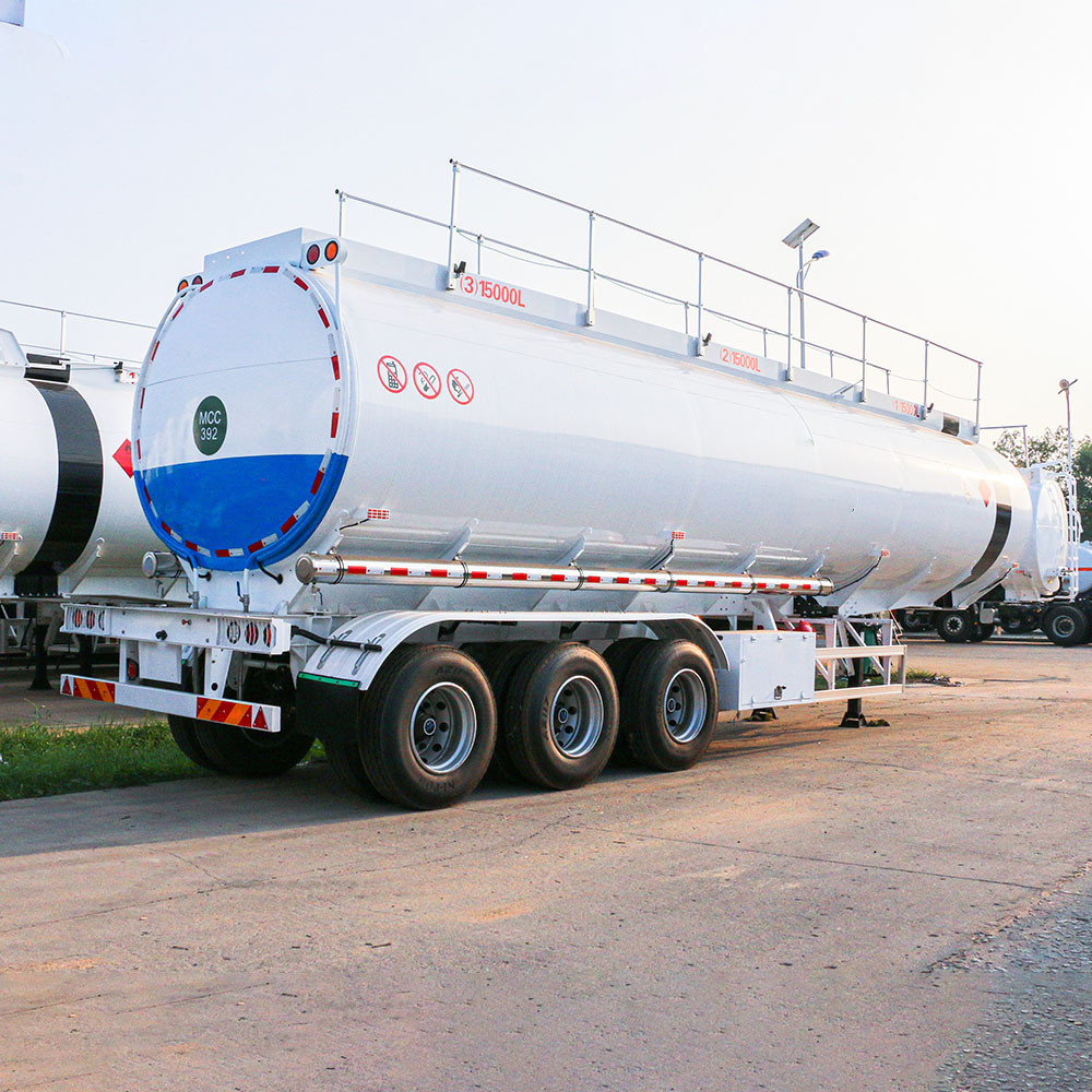 Por que os clientes da RD Congo estão inspecionando os reboques-tanque de combustível ZW?