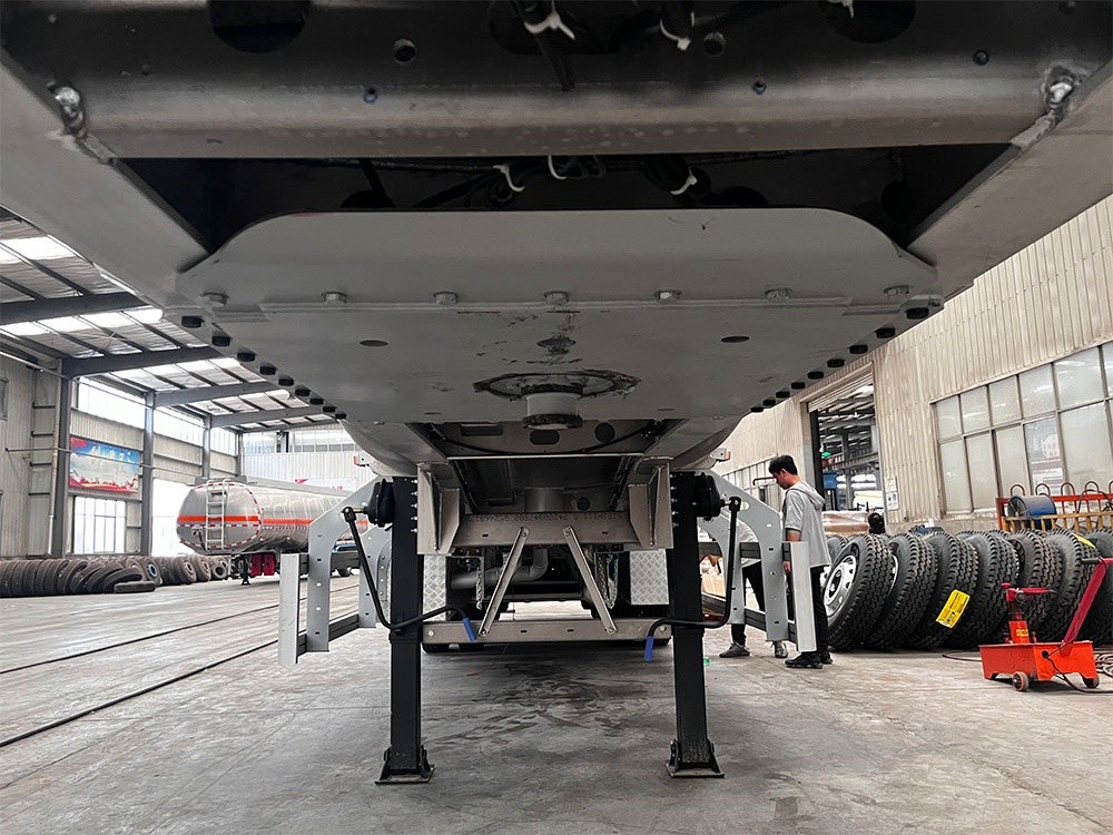 Semi-reboque Tanque de Combustível de Aço Carbono 3 Eixos 42.000L