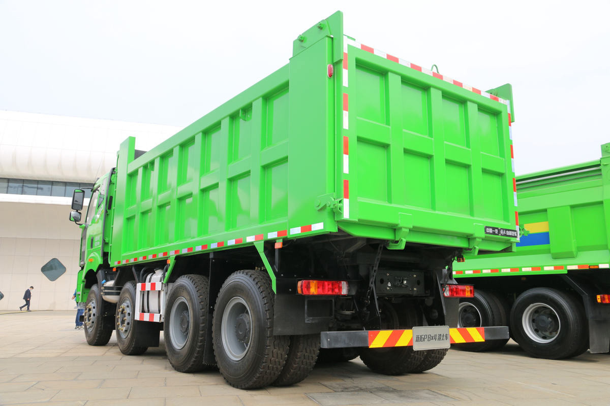 Caminhão Basculante FAW J6P 8×4 420HP